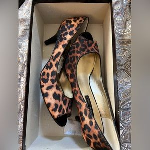 Leopard Peep toe